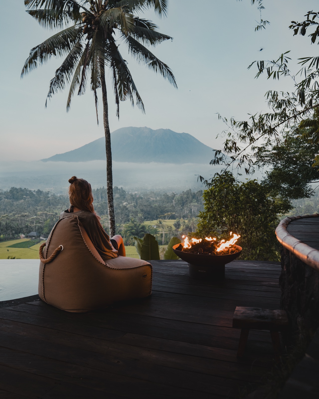 Evening jacuzzi and bonfire at hideout bali, East Bali
